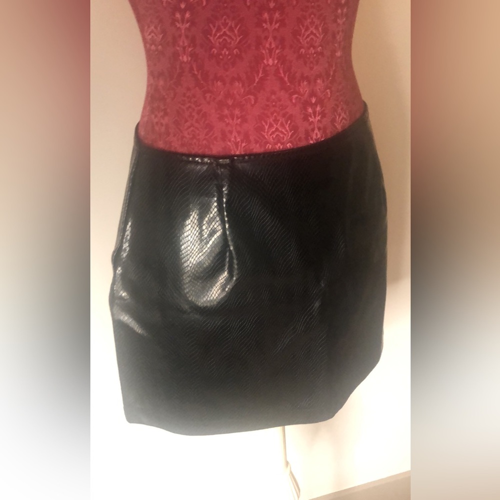 jr-s.com faux snakeskin mini skirt Black Size 11